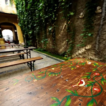 Podstel Umbrella Hostel *