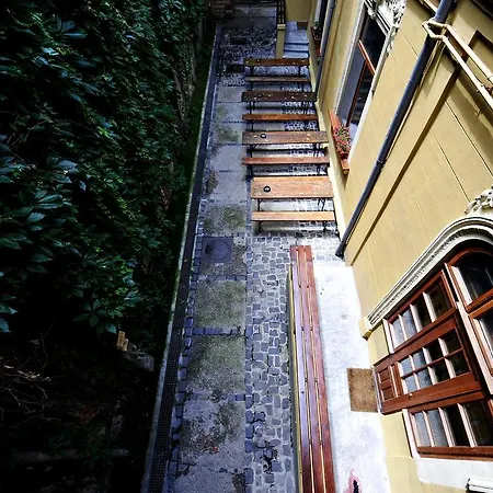 Hostel Podstel Umbrella Bükreş
