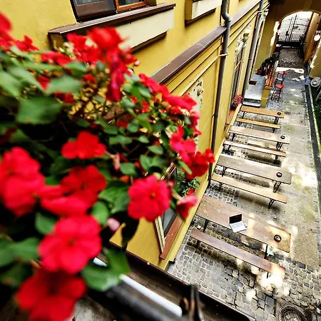 Podstel Umbrella Hostel *