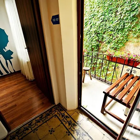 Hostel Podstel Umbrella Bükreş